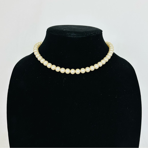 CROWN TRIFARI Vintage Mid-Century Faux Pearl Choker Necklace Silver Tone Clasp - Picture 2 of 12